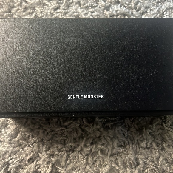 Gentle Monster SAL Sunglasses (was not FRIDA) - Picture 3 of 7